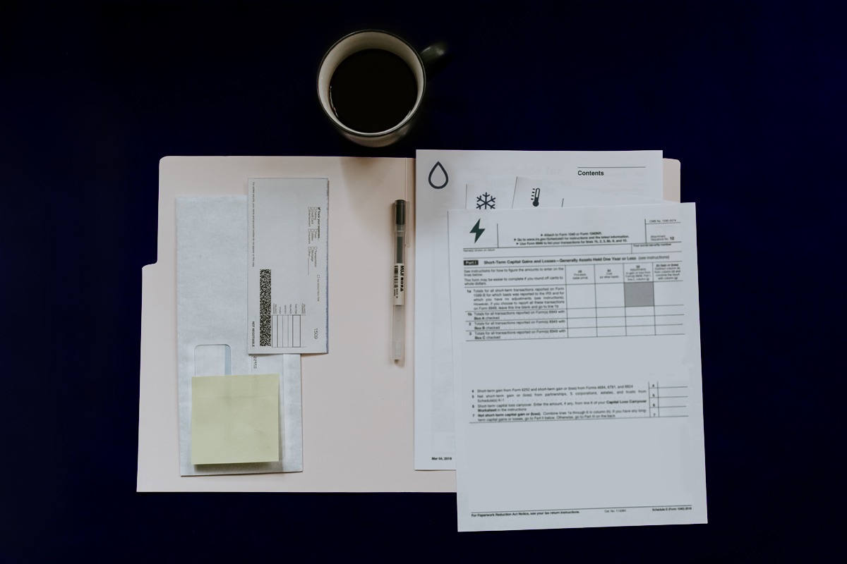 En hög med energifakturor